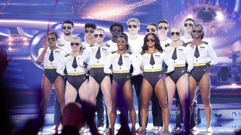 Touren met superster Simone Biles: voor Casimir Schmidt zijn het weken om nooit te vergeten. ‘Ineens met Serena Williams in een kamer’