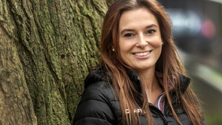 Trampolinespringster Romana Schuring verovert eindelijk de nationale titel