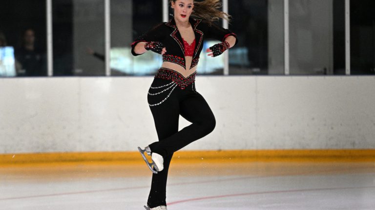 Stijgende lijn te pakken: regionale kunstschaatssters Ballirano en Scheelings laten zich zien tijdens Victorie Cup in Alkmaar