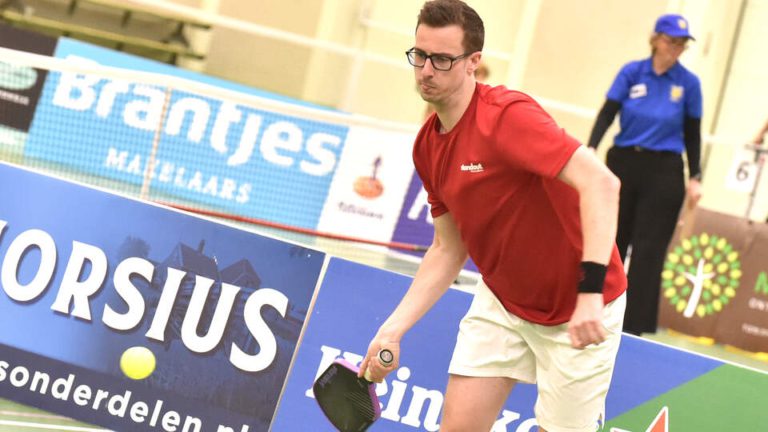 Pickleball-primeur in Koog aan de Zaan: ’Jezelf de eerste Noord-Hollands kampioen mogen noemen, is altijd leuk’