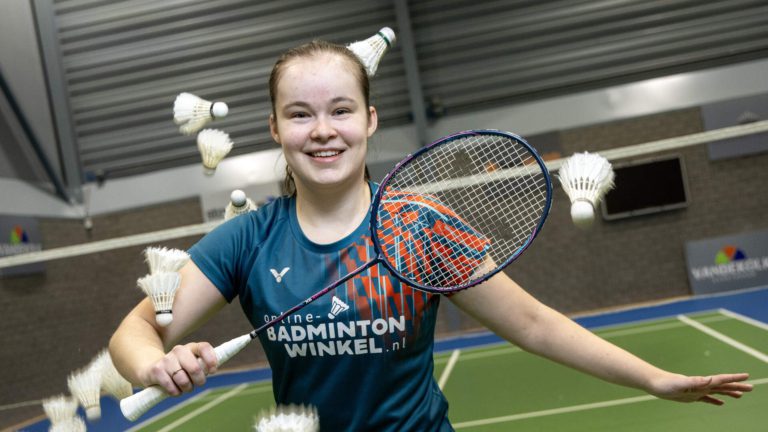 Van topsportleven op Papendal naar plan B; Badmintonster Sophie van den Broek (24) droomt van Paralympische Spelen